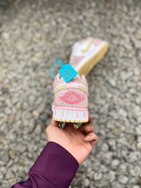 Nike Air Jordan 1 Low GS 2021新款 喬丹1代粉冰淇淋女款籃球鞋 帶半碼