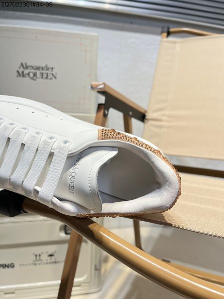 Alexander McQueen Oversized Sneakers 2023新款 增高厚底休閒運動小白板鞋