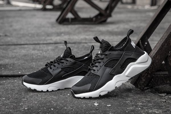 nike air huarache run 拼接透氣網眼休閒運動情侶款復古慢跑鞋 黑白色 