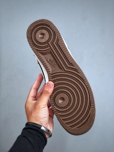 Nike AIR FORCE 1 '07 LX 2025新款男女生粉棕四小勾 空軍一號低幫休閒板鞋