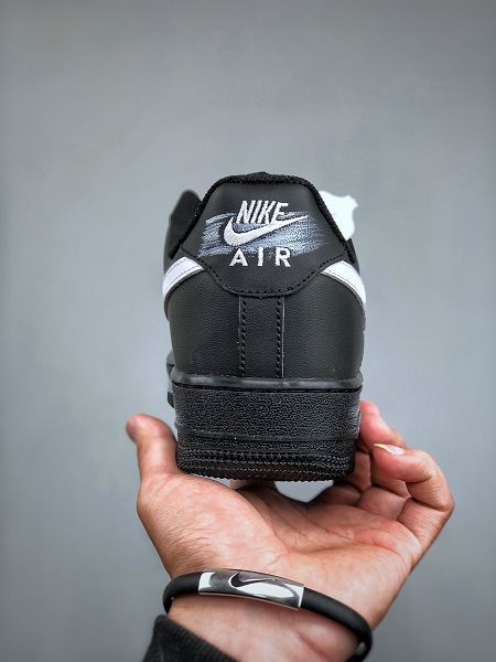 Nike Air Force 1 Low 07 黑白塗鴉版情侶鞋 休閒板鞋