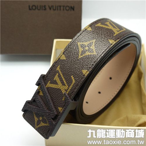 lv皮带 咖啡色logo扣头 经典款lv花纹潮流皮带