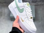 Nike Air Force 1 Low 2021新款 空軍一號情侶款休閒板鞋 帶半碼